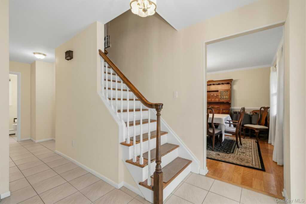 240 Center Street, Pearl River, NY 10965 - Photo 5 of 33