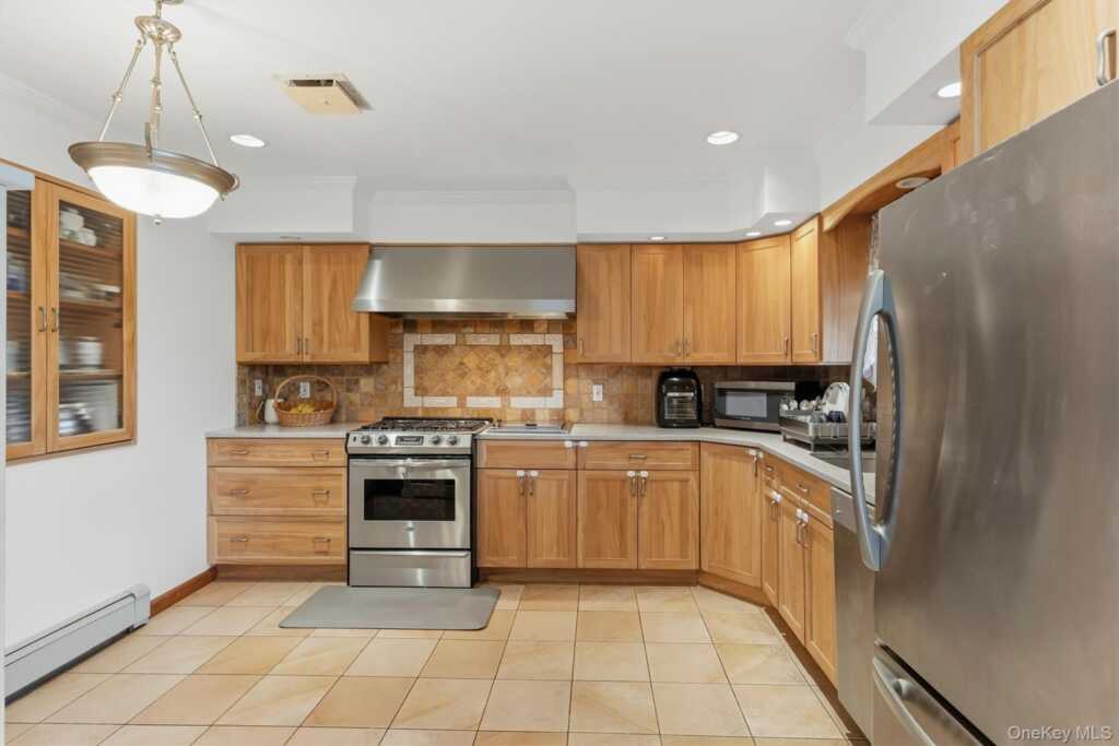 1 W Glen Avenue, Rye, NY 10573 - Photo 8 of 34