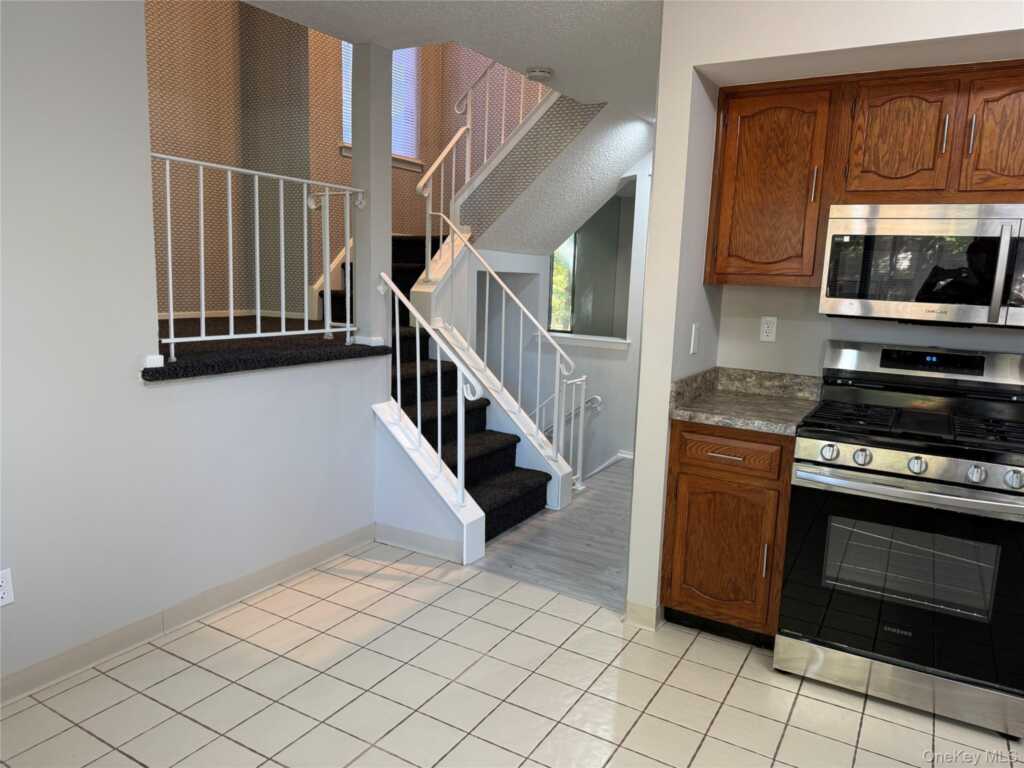161 Treetop Circle, Unit #161, Nanuet, NY 10954 - Photo 12 of 41