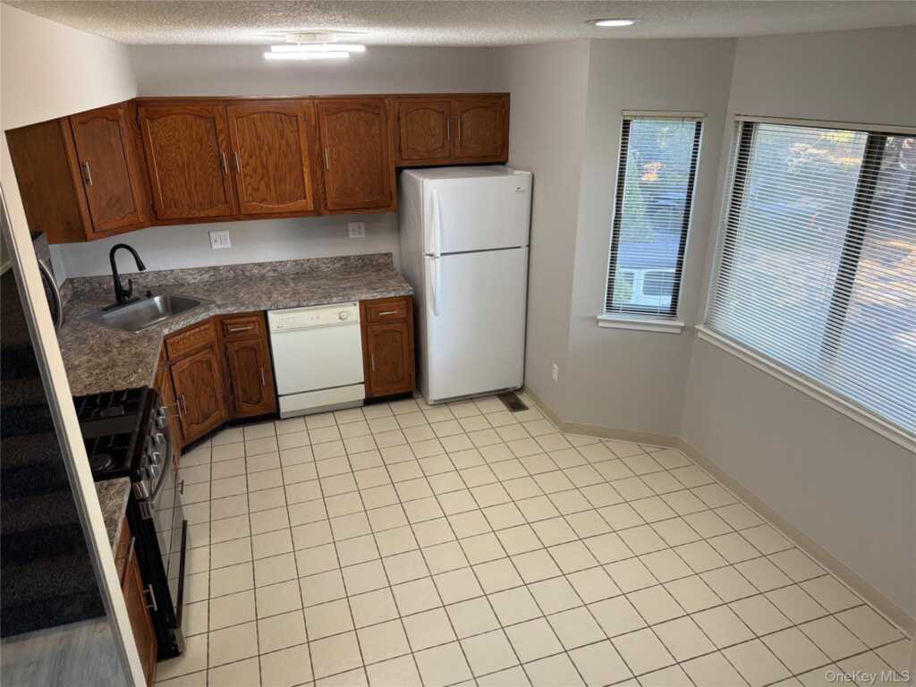 161 Treetop Circle, Unit #161, Nanuet, NY 10954 - Photo 15 of 41