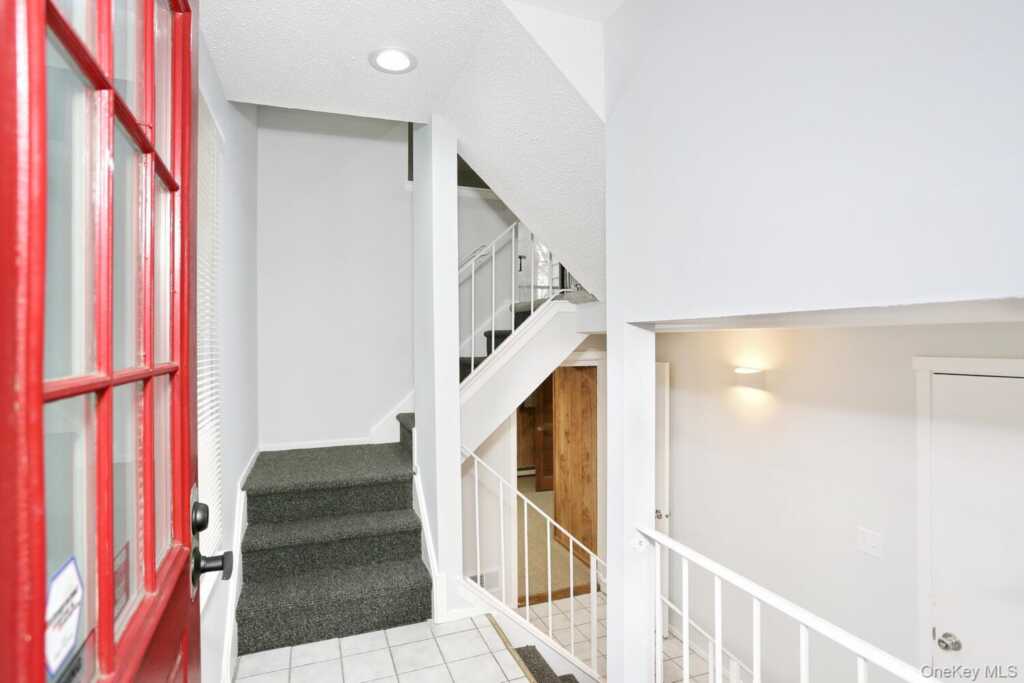 161 Treetop Circle, Unit #161, Nanuet, NY 10954 - Photo 3 of 41