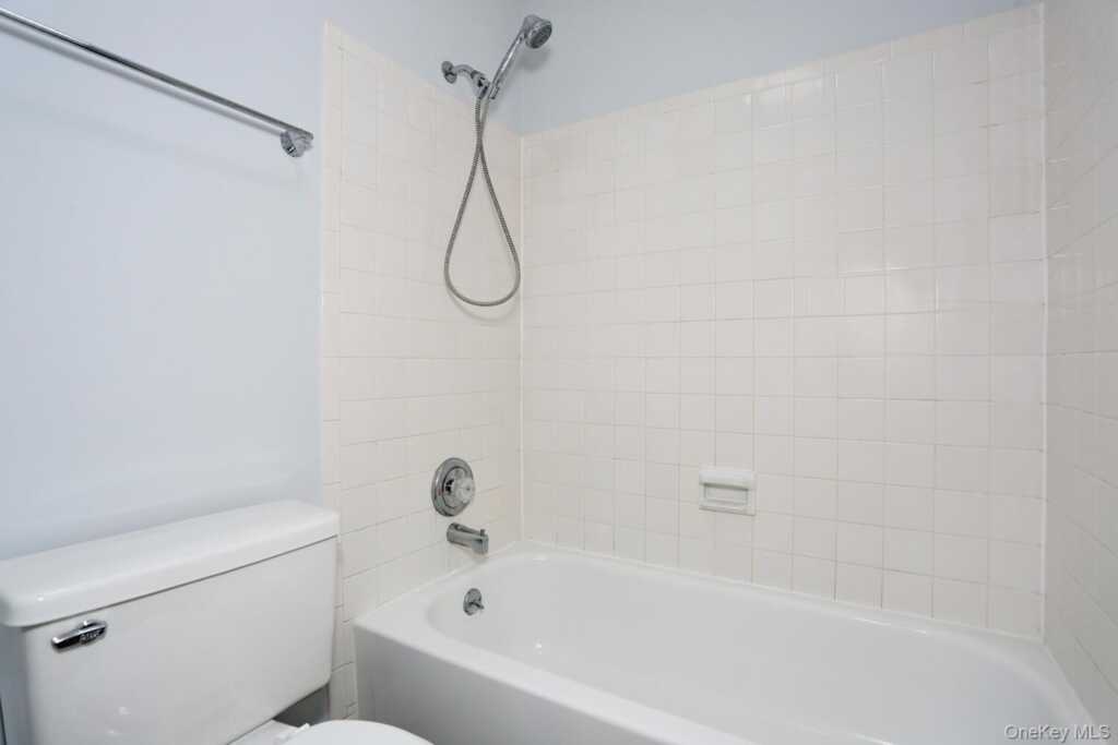 161 Treetop Circle, Unit #161, Nanuet, NY 10954 - Photo 37 of 41