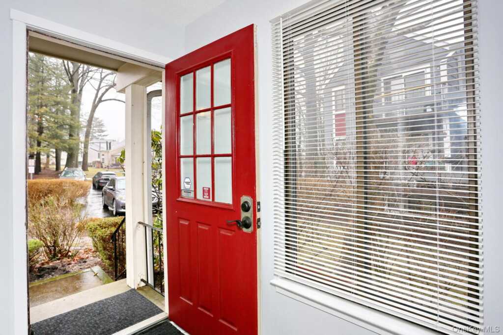 161 Treetop Circle, Unit #161, Nanuet, NY 10954 - Photo 4 of 41
