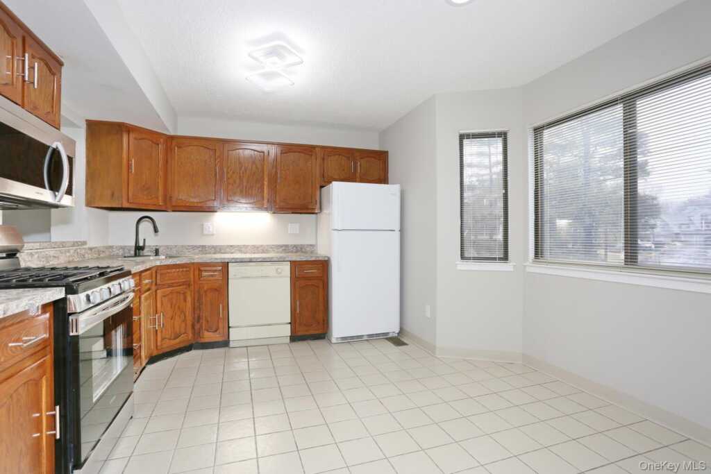 161 Treetop Circle, Unit #161, Nanuet, NY 10954 - Photo 6 of 41