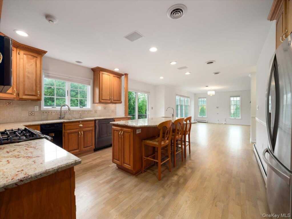 49 Judith Street, Nanuet, NY 10954 - Photo 12 of 36
