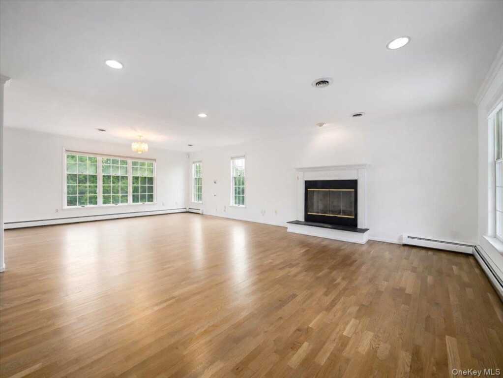 49 Judith Street, Nanuet, NY 10954 - Photo 7 of 36