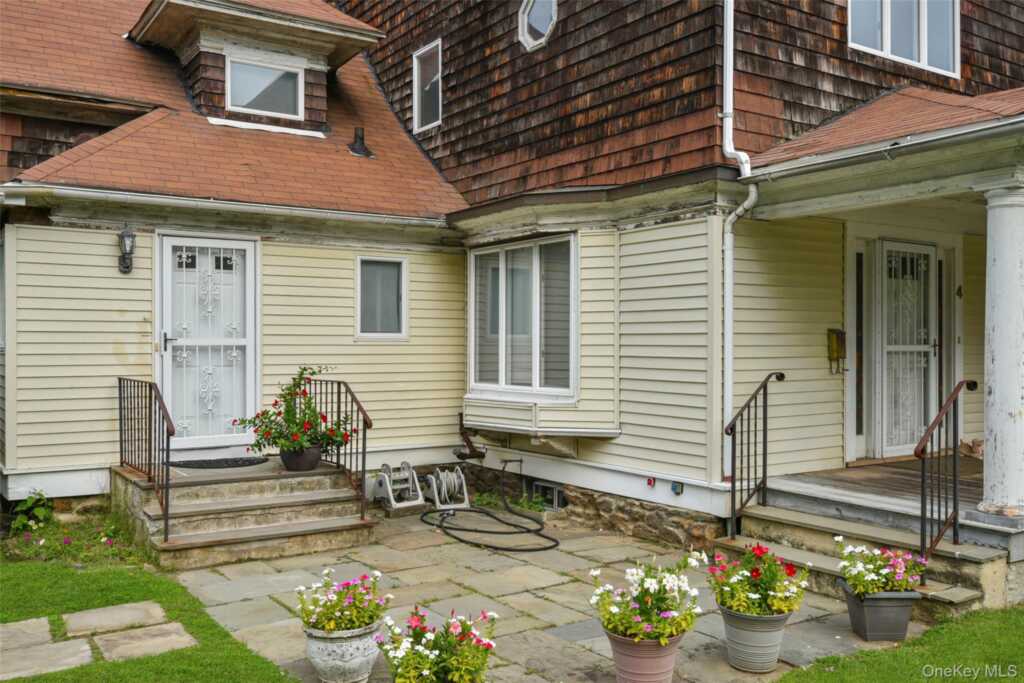4 Ridgeview Avenue, White Plains, NY 10606 - Photo 15 of 44
