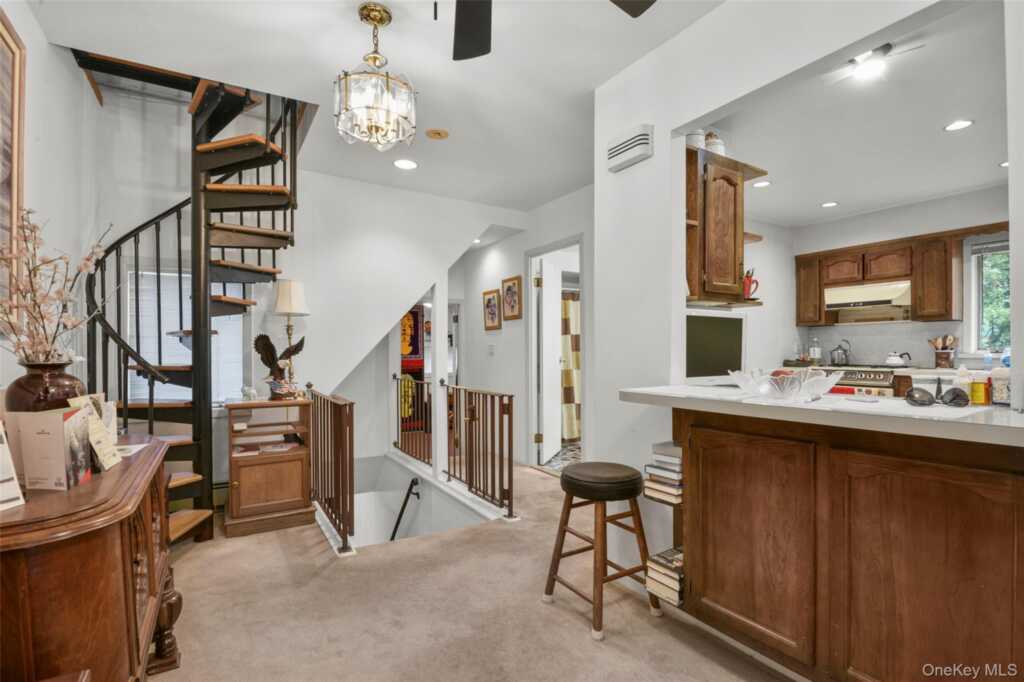 4 Ridgeview Avenue, White Plains, NY 10606 - Photo 17 of 44