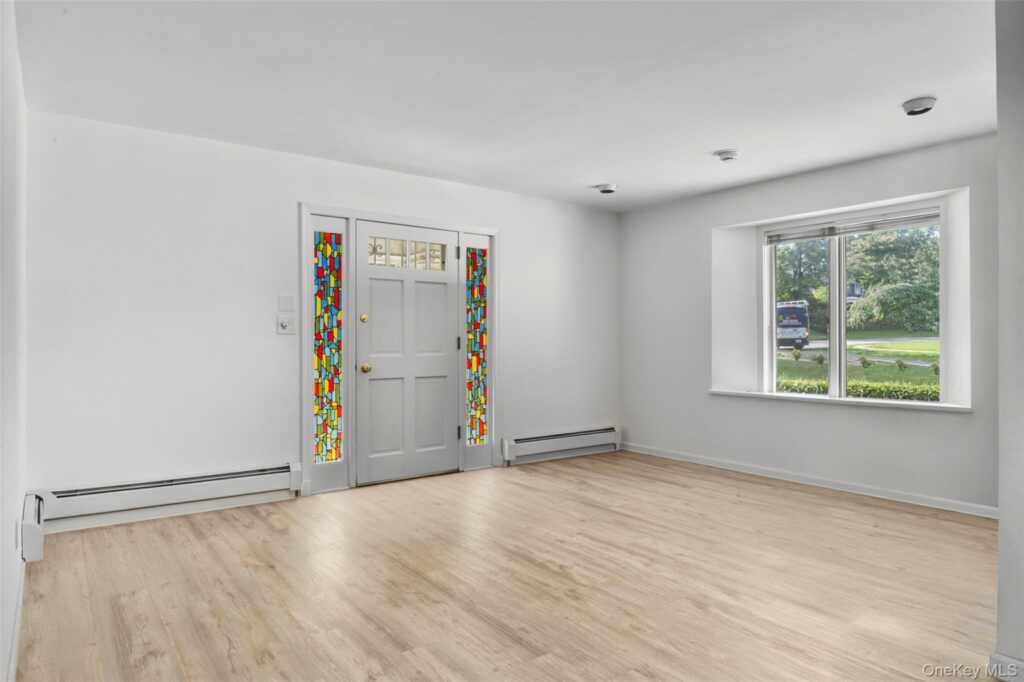 4 Ridgeview Avenue, White Plains, NY 10606 - Photo 2 of 44