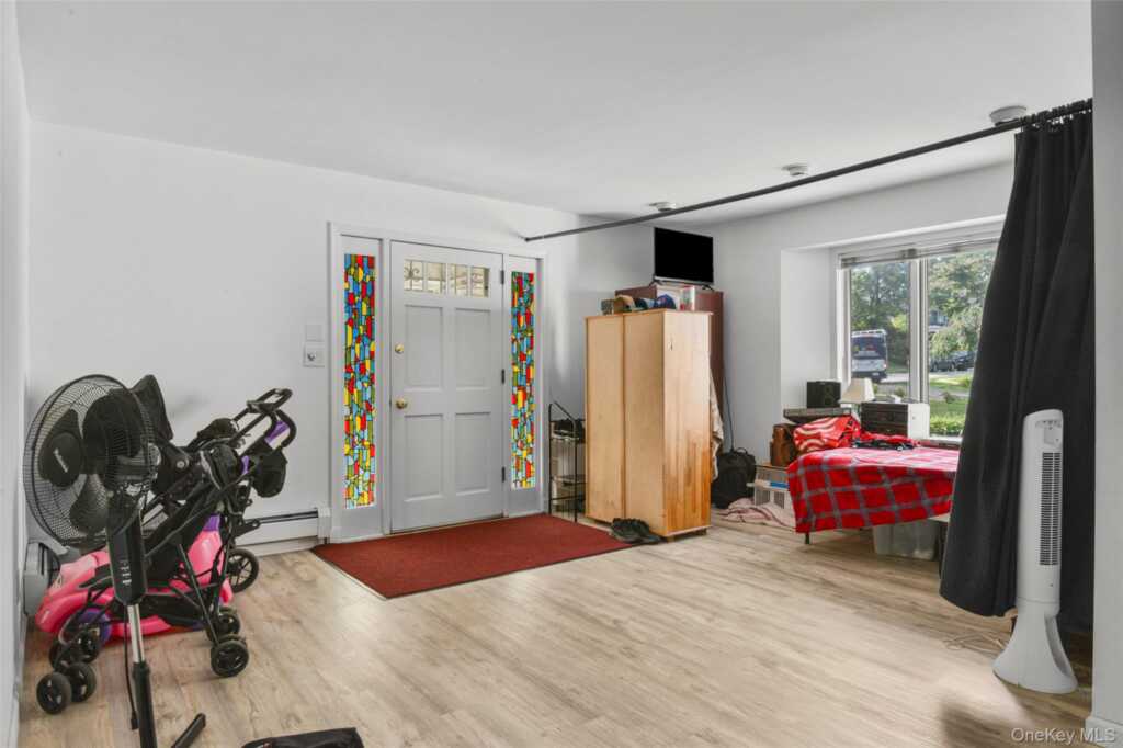 4 Ridgeview Avenue, White Plains, NY 10606 - Photo 3 of 44