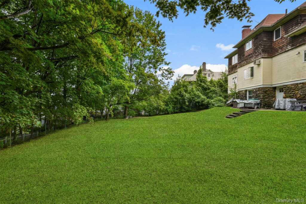 4 Ridgeview Avenue, White Plains, NY 10606 - Photo 34 of 44
