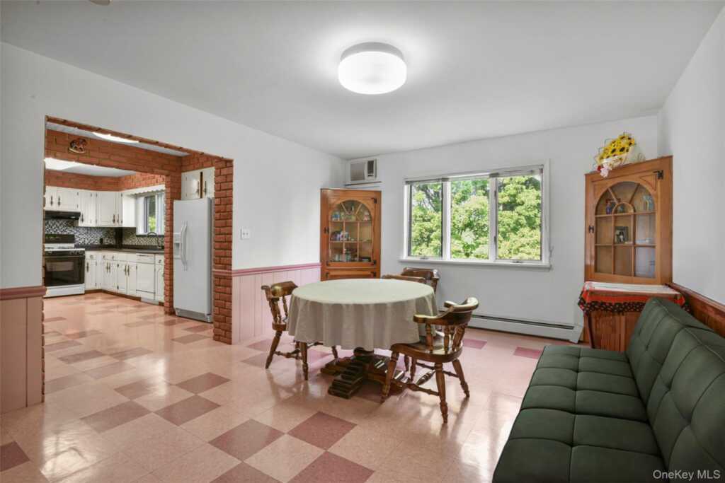 4 Ridgeview Avenue, White Plains, NY 10606 - Photo 5 of 44