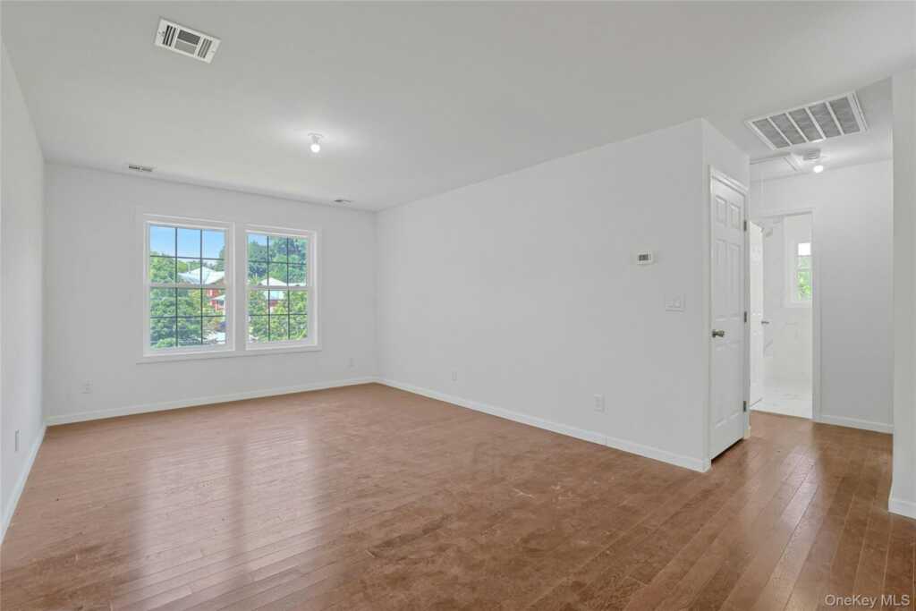 15 Waldron Avenue, Nyack, NY 10960 - Photo 6 of 44