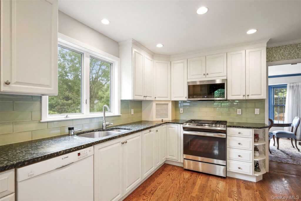 1 Parkwood Place, Rye, NY 10573 - Photo 8 of 30