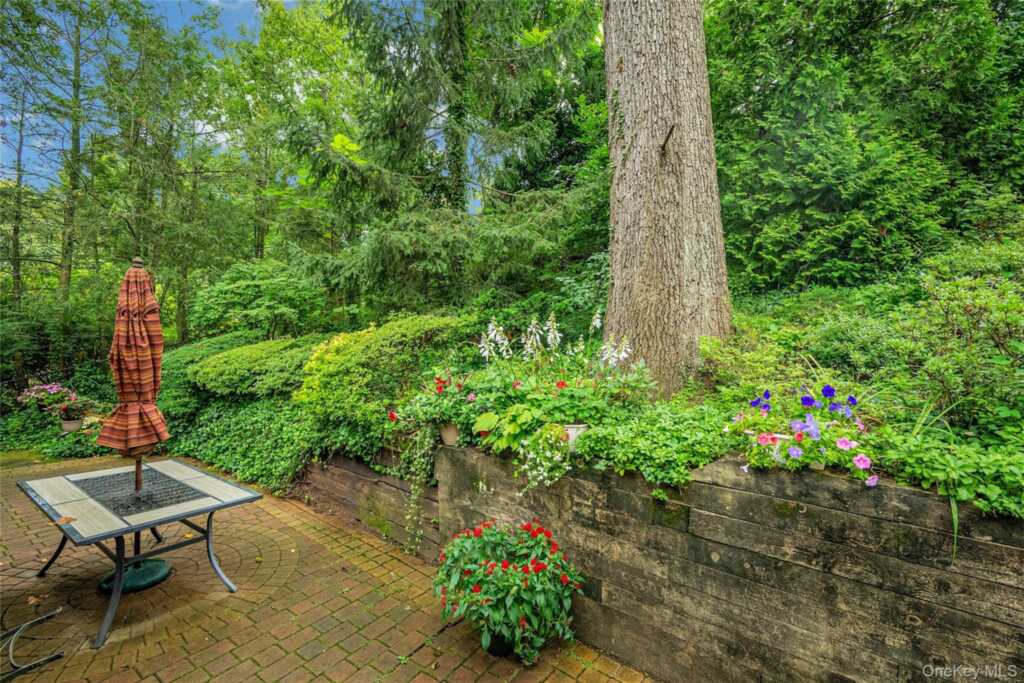 44 Hillside Lane, New Rochelle, NY 10804 - Photo 17 of 34