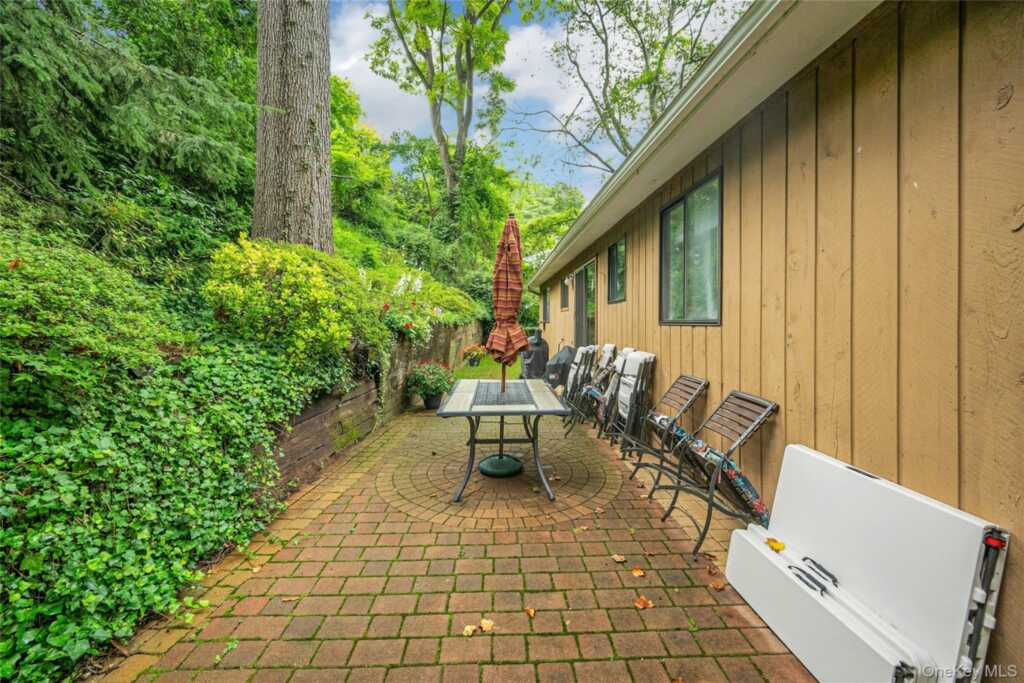 44 Hillside Lane, New Rochelle, NY 10804 - Photo 28 of 34