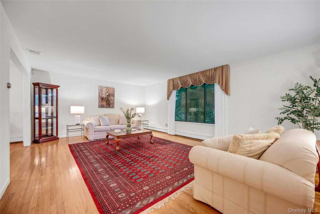 44 Hillside Lane, New Rochelle, NY 10804 - Photo 3 of 34