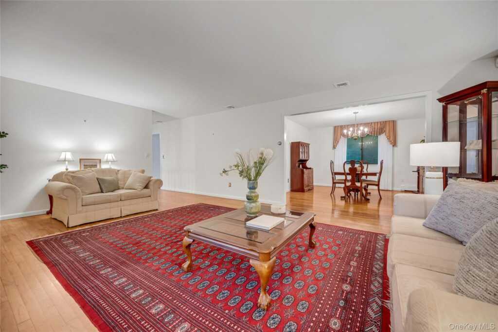 44 Hillside Lane, New Rochelle, NY 10804 - Photo 4 of 34