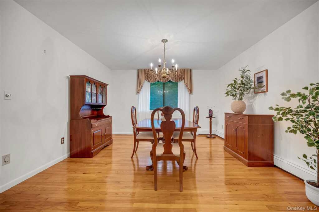 44 Hillside Lane, New Rochelle, NY 10804 - Photo 5 of 34
