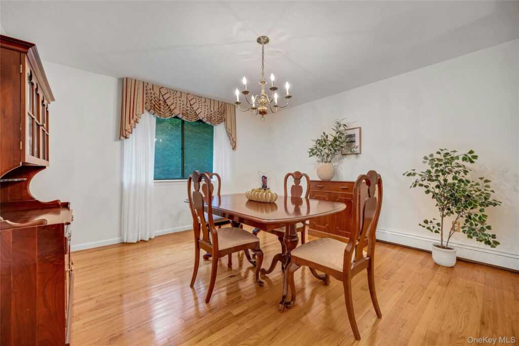 44 Hillside Lane, New Rochelle, NY 10804 - Photo 6 of 34