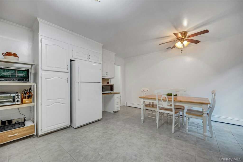 44 Hillside Lane, New Rochelle, NY 10804 - Photo 9 of 34