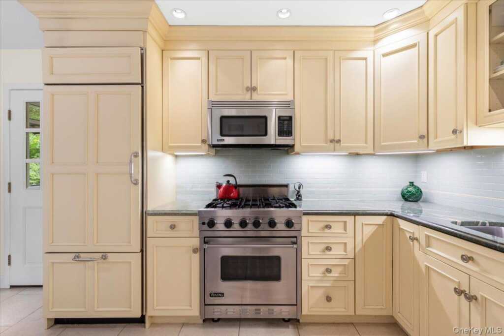 1211 Park Avenue, Rye, NY 10543 - Photo 7 of 31