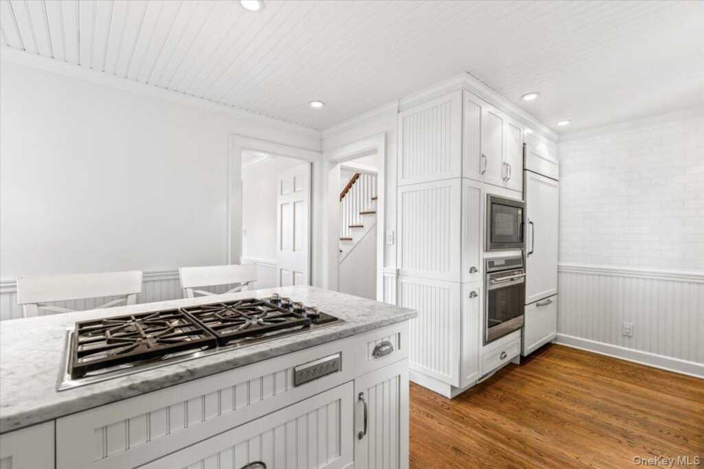 128 Ralph Avenue, White Plains, NY 10606 - Photo 12 of 28
