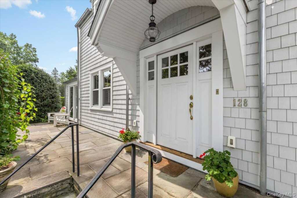 128 Ralph Avenue, White Plains, NY 10606 - Photo 3 of 28
