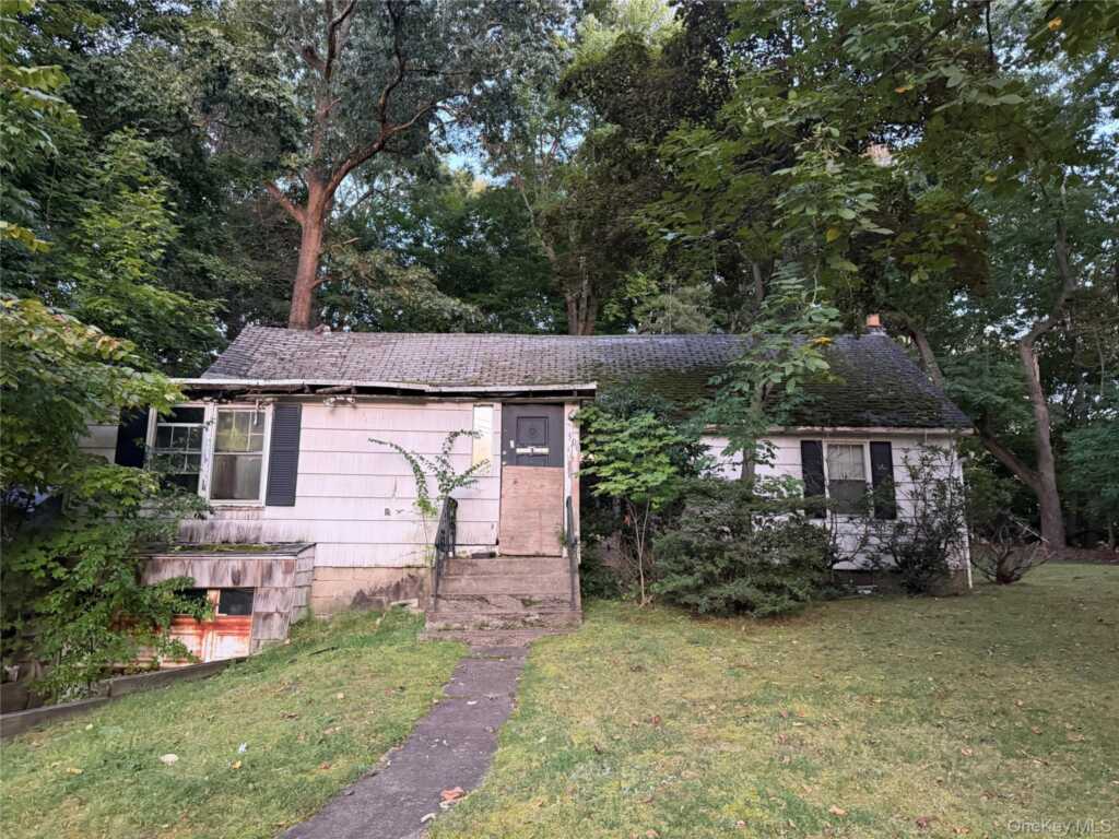 306 Spook Rock Road, Suffern, NY 10901