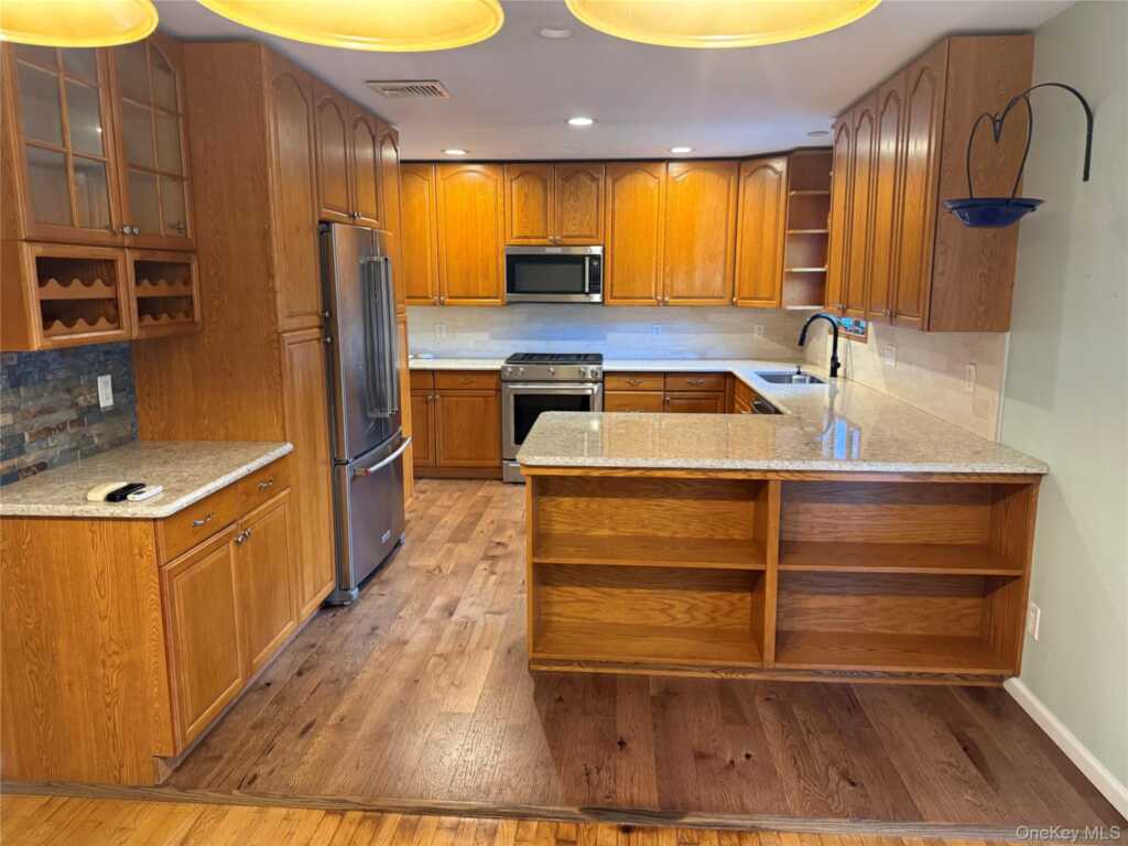 189 Route 210, Stony Point, NY 10980 - Photo 6 of 20