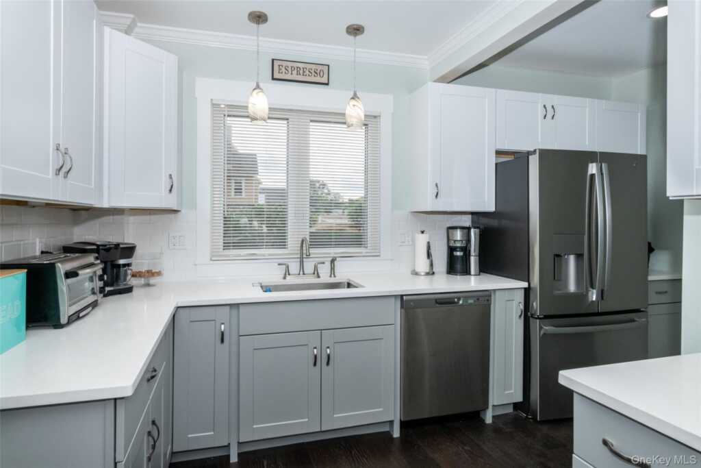 54 Ronalds Avenue, New Rochelle, NY 10801 - Photo 9 of 29