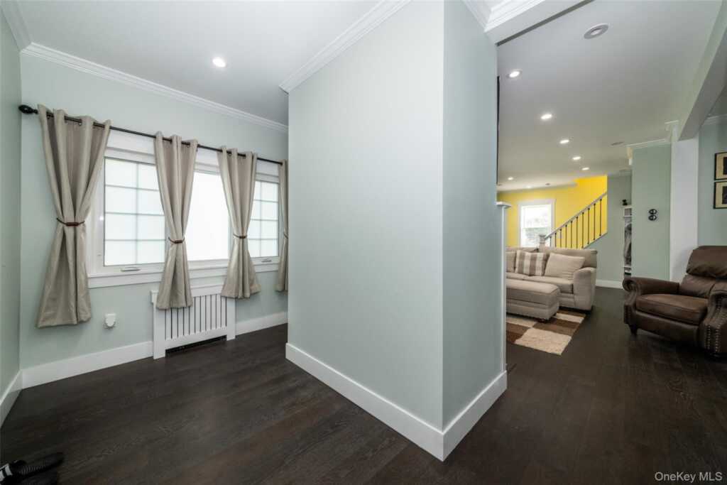 54 Ronalds Avenue, New Rochelle, NY 10801 - Photo 11 of 29