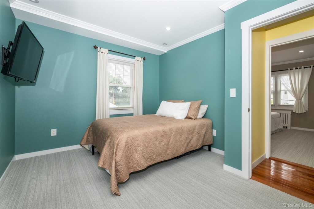 54 Ronalds Avenue, New Rochelle, NY 10801 - Photo 16 of 29