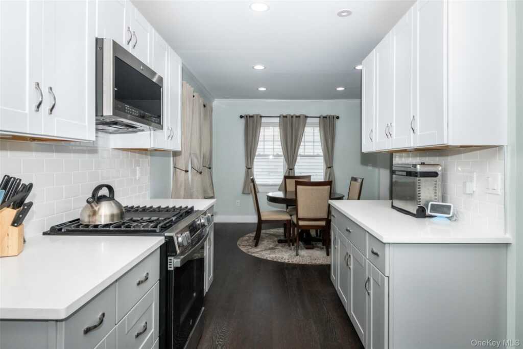 54 Ronalds Avenue, New Rochelle, NY 10801 - Photo 7 of 29
