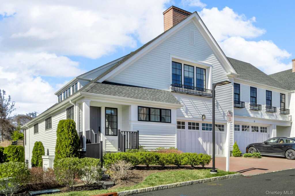15 Honeysuckle Lane, Rye, NY 10573