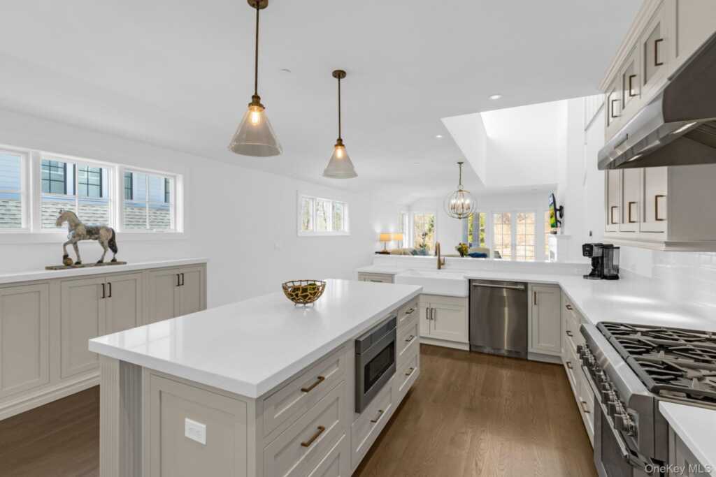15 Honeysuckle Lane, Rye, NY 10573 - Photo 11 of 48