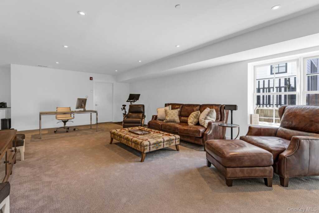 15 Honeysuckle Lane, Rye, NY 10573 - Photo 31 of 48