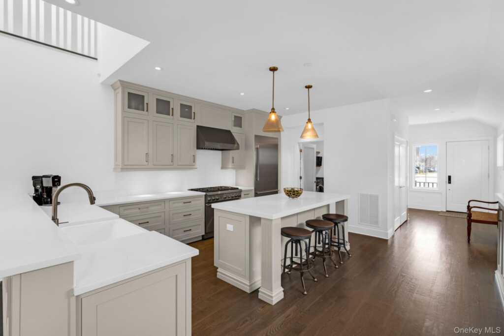 15 Honeysuckle Lane, Rye, NY 10573 - Photo 7 of 48