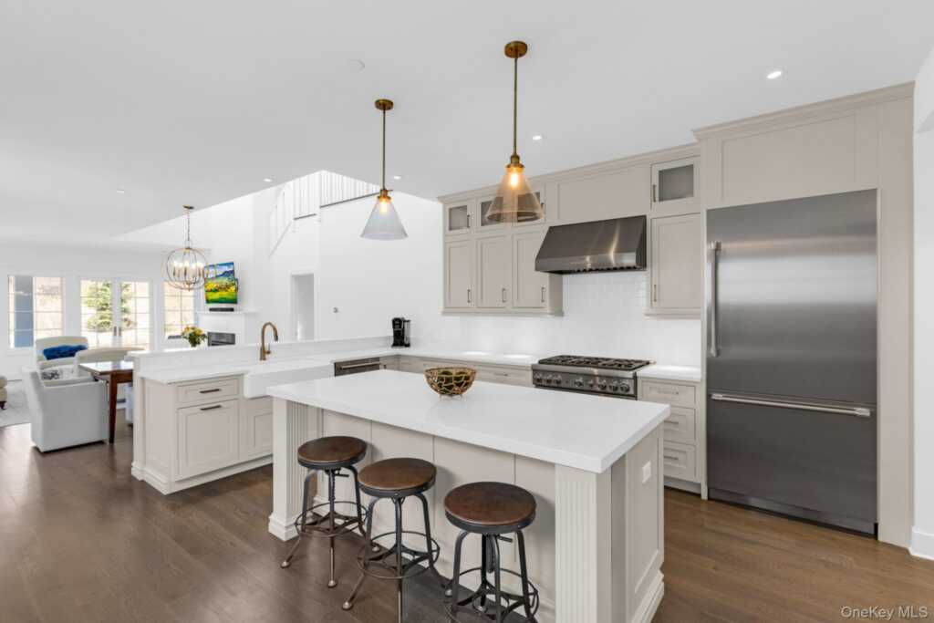 15 Honeysuckle Lane, Rye, NY 10573 - Photo 9 of 48