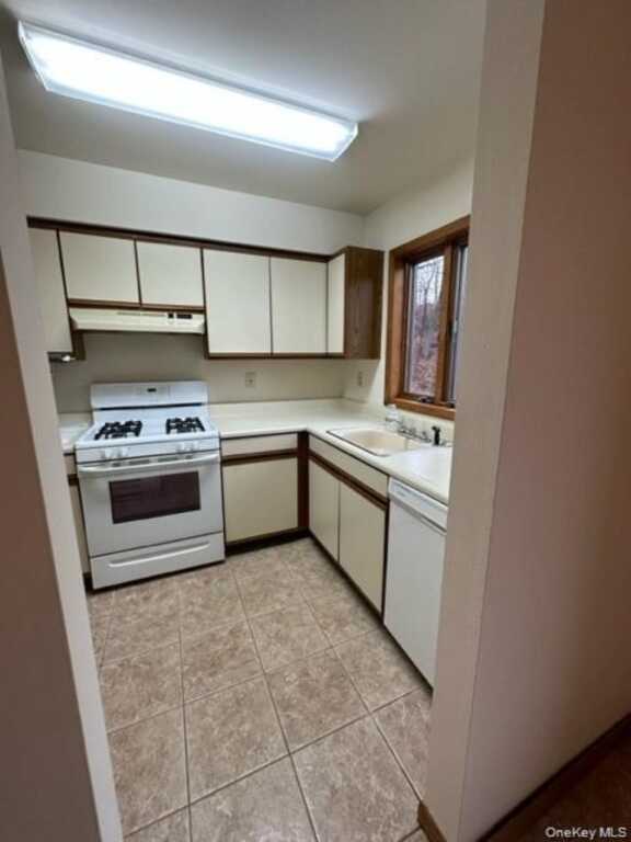6 Cedar Lane, Unit #C, Suffern, NY 10901 - Photo 7 of 10