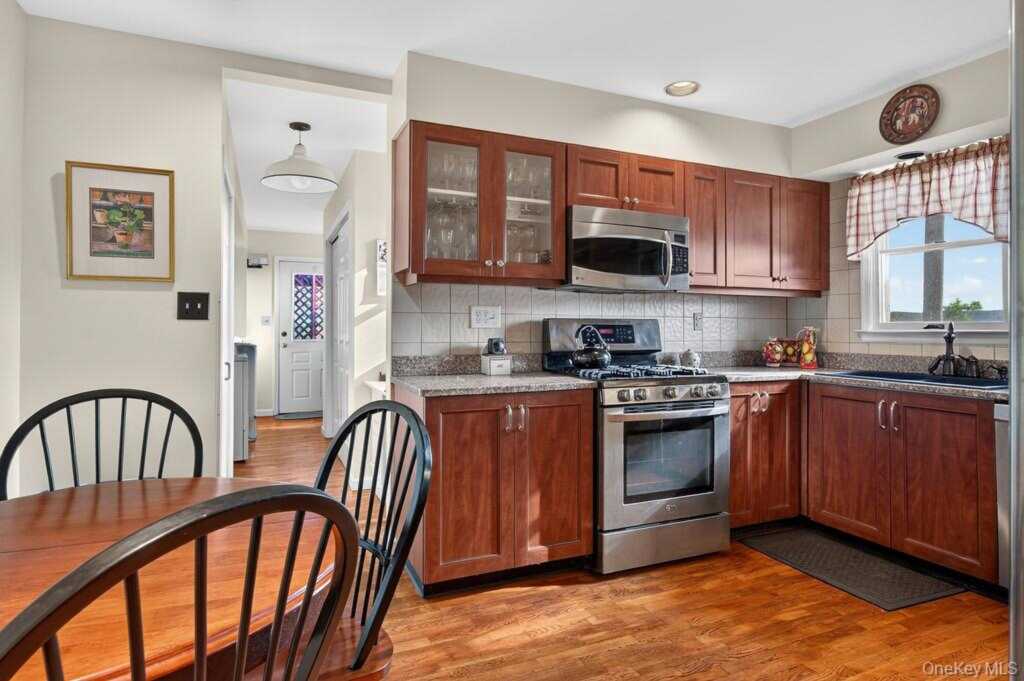 160 Hillside Avenue, Nyack, NY 10960 - Photo 7 of 30