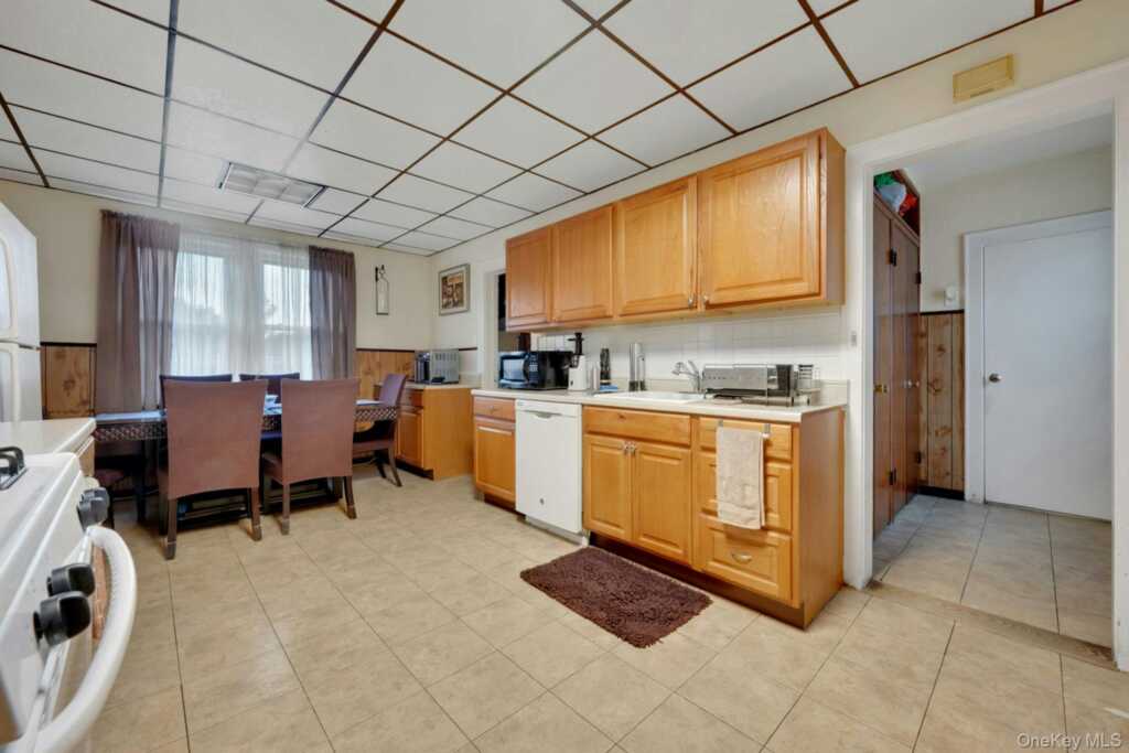 26 4th Street, New Rochelle, NY 10801 - Photo 15 of 26