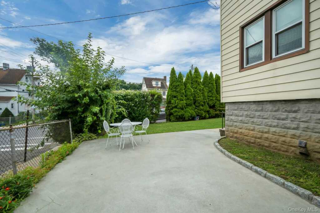 26 4th Street, New Rochelle, NY 10801 - Photo 4 of 26