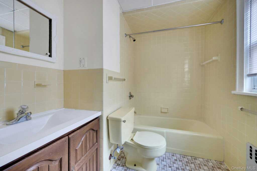 26 4th Street, New Rochelle, NY 10801 - Photo 8 of 26