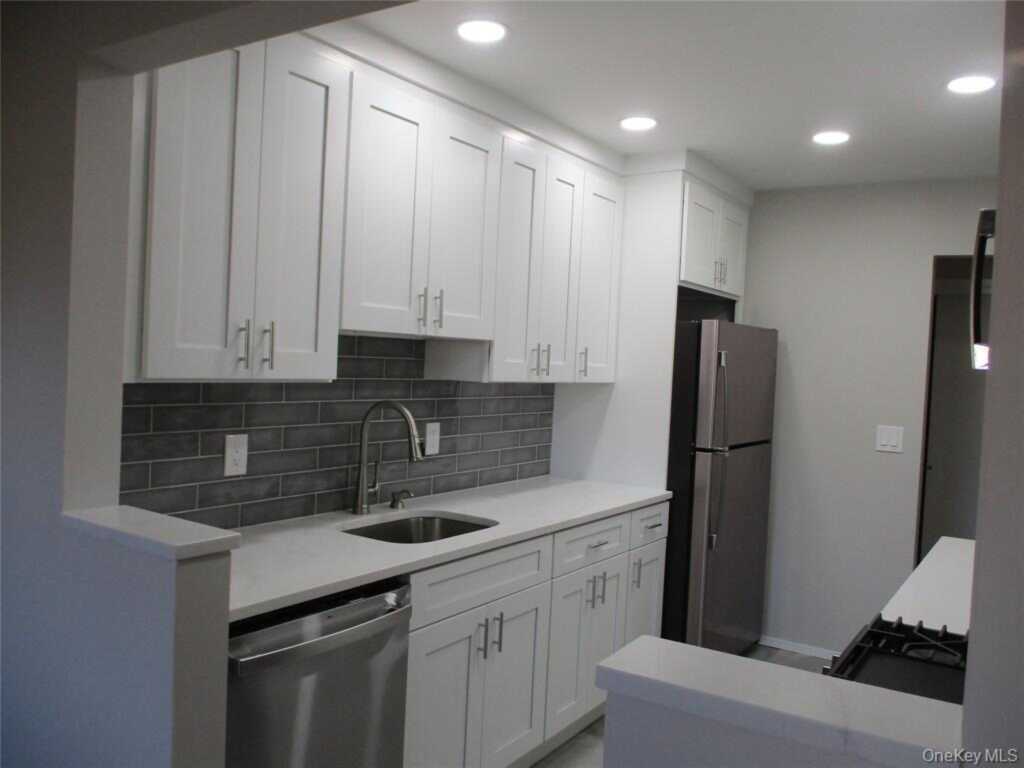 5 Church Lane, Unit #O, Valley Cottage, NY 10989 - Photo 2 of 25