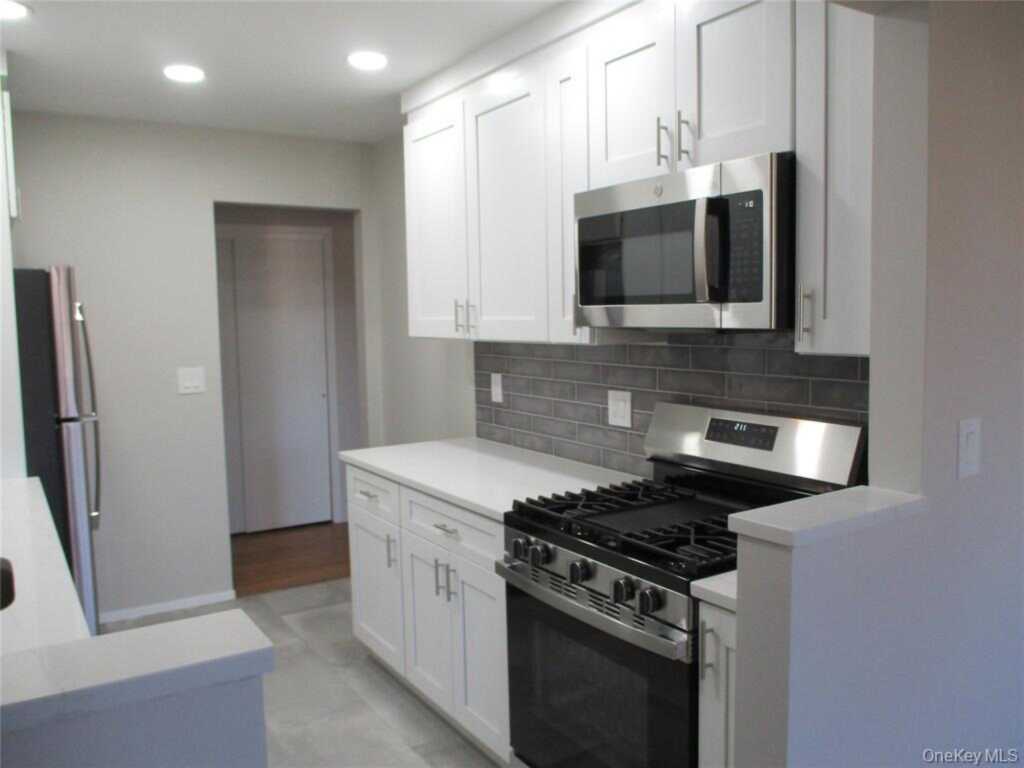5 Church Lane, Unit #O, Valley Cottage, NY 10989 - Photo 3 of 25