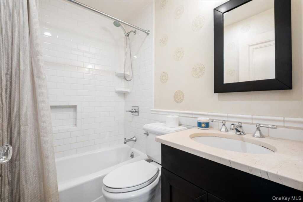 451 Beechmont Drive, New Rochelle, NY 10804 - Photo 15 of 36