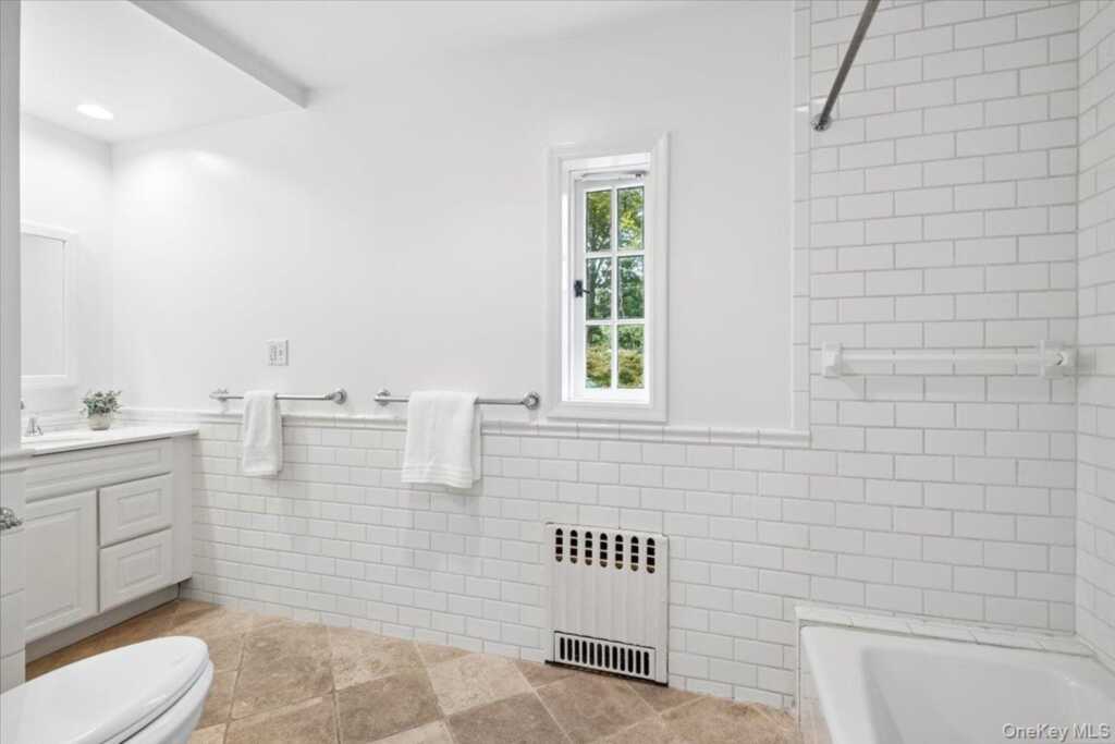 451 Beechmont Drive, New Rochelle, NY 10804 - Photo 20 of 36