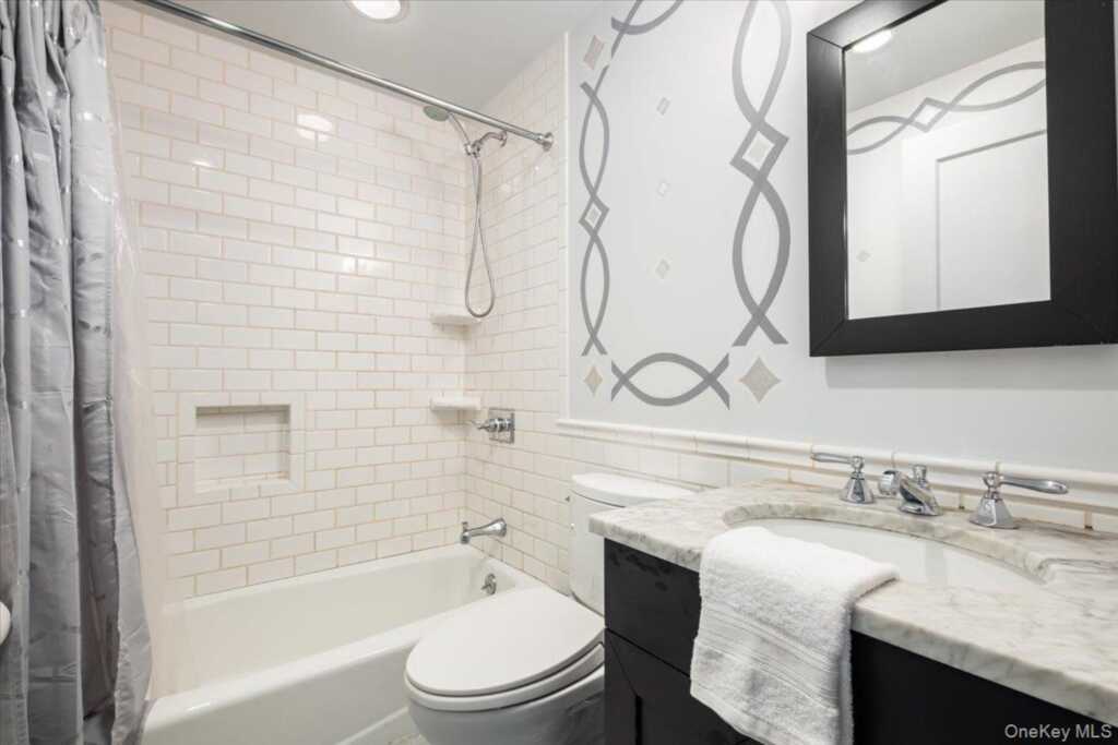 451 Beechmont Drive, New Rochelle, NY 10804 - Photo 27 of 36