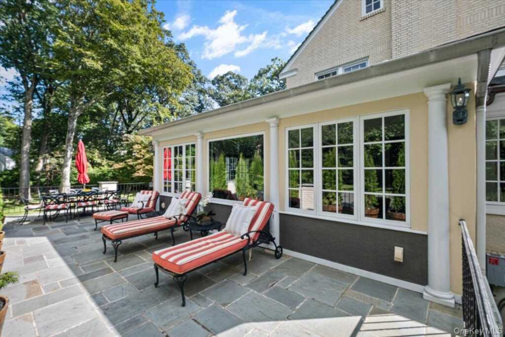 451 Beechmont Drive, New Rochelle, NY 10804 - Photo 29 of 36